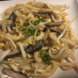 しいたけ、青唐辛子、ちくわ、卵の焼うどん